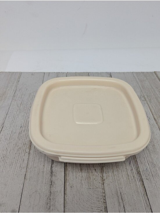 Rubbermaid Other - Rubbermaid 2 Cup Storage Container #2243 Square Servin Saver Almond - B